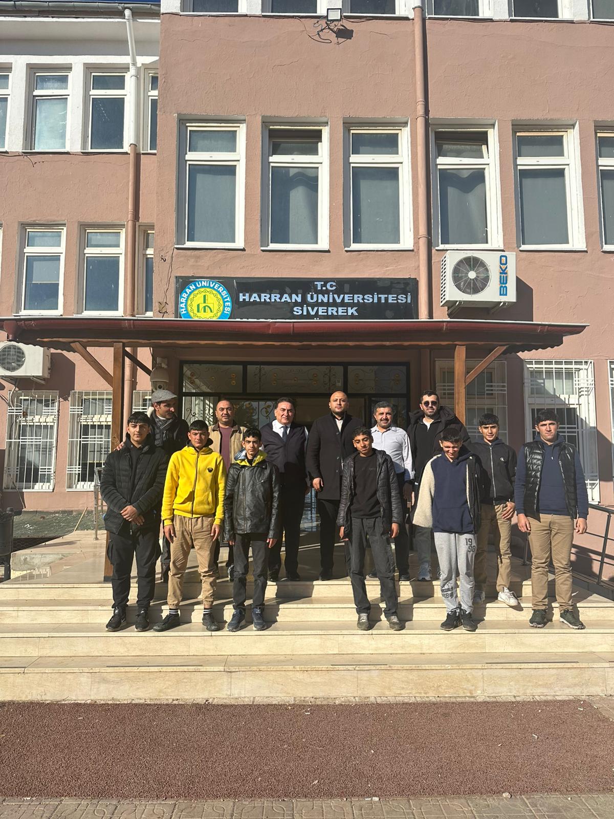 Siverek Sultan Alpaslan Anadolu Teknik Meslek Lisesi Öğrencileri Okulumuzda Lavanta Ekimi Yaptılar.